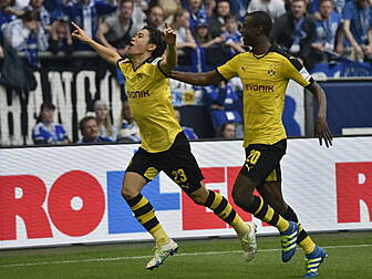 Shinji Kagawa and Hatem Ben Ar...